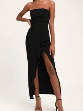 EUC - Chic and flattering black midi dress with slit